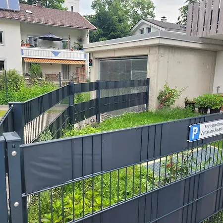 Traumwohnung 17 アパート